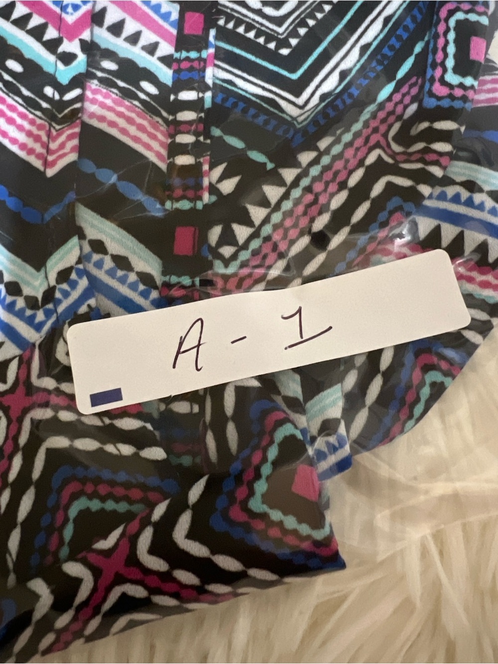 Sleeveless Camisole V-Neck Geometric Print Camisole - Medium -Career office - Picture 9 of 9